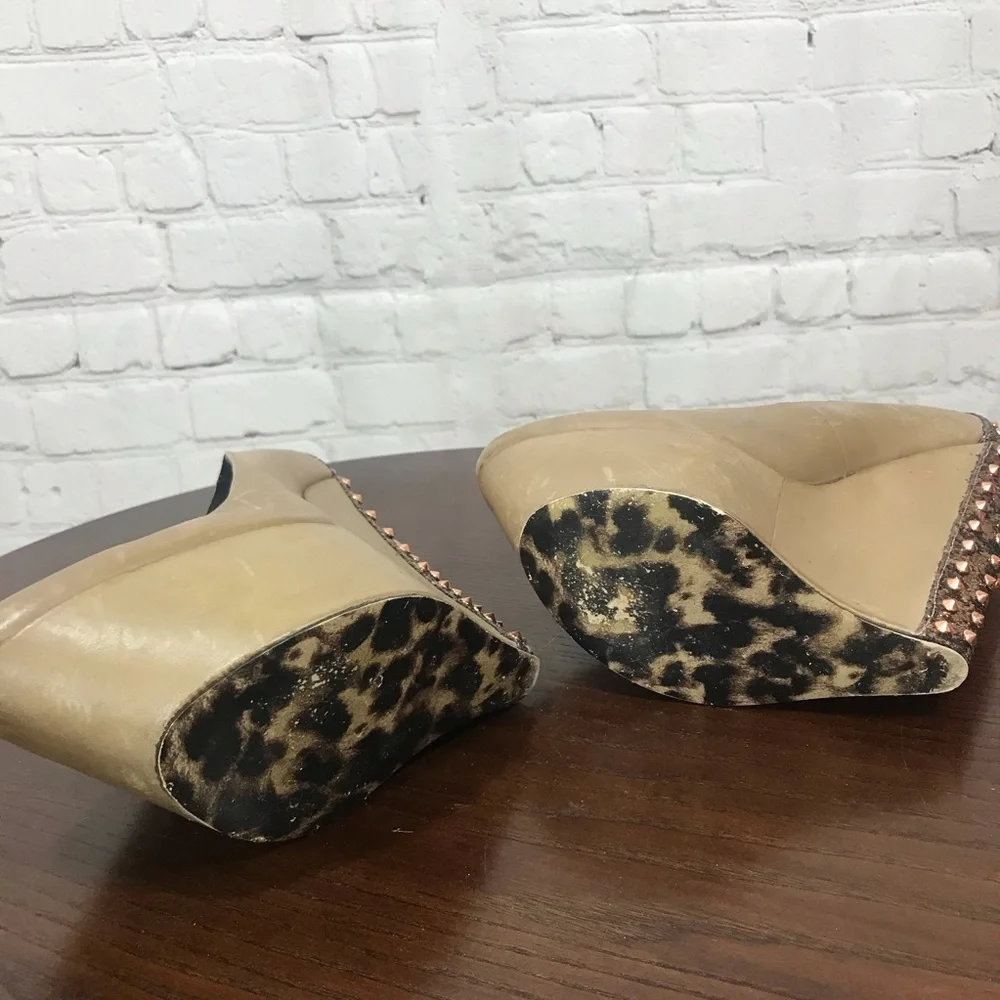 Betsey Johnson 6” tall Platforms Taupe Brown 8.5